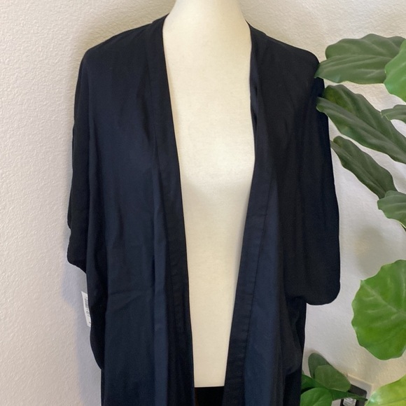 NWT Aritzia Black Kimono - Picture 2 of 4